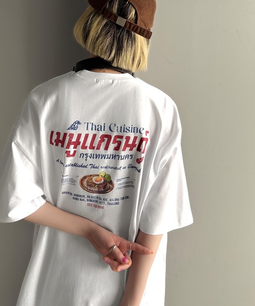 Java tシャツ 「JaVaジャバコラボ」お洒落見え確定。綿100%タイ料理メニュー風プリントルーズフィットTシャツ(オーバーサイズ) レディース - 画像 (2)