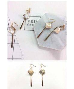 送料無料 3点以上50％オフ 天然シェルパーツが上品な ピアス フックピアス ゴールド メタル シェル 貝殻 カジュアル  770601