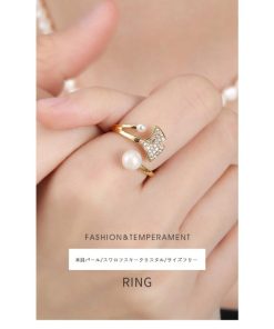 リング 指輪 レディース 本貝パール スワロフスキー 誕生日 記念日 クリスマス 上品 フリーサイズ 金属アレルギー対応