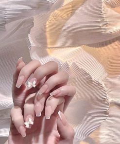 24本のネイルピース 白いボーダー 蝶?び フレンチ 成人式 披露宴 パーティー 二次会 結婚式ネイル