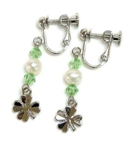 メール便 ピアス イヤリング 四つ葉 クローバー グリーン 七色 スワロフスキー パール ステンレスピアス 真ちゅうイヤリング 淡水真珠 淡水パール